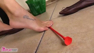 Barefoot squaw cosplayer uses toes to throw arrows