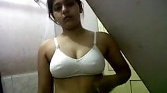 Mumbai girl undress and selfee