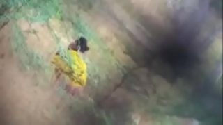 1~ Desi aunty open pee capture