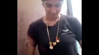 Sumathy – Newly married chennai tamil aunty show boobs on video call (with audio)